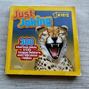 Paperback Book National Geographic Kids Just Joking: 300 Hilarious Jokes, Tricky